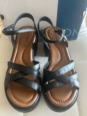 Arizona Jean Co Women's Elrose Heeled platform black Sandals Color Size 9M NEW